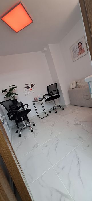 800 lei  Închiriez scaun frizer coafor camere ideale.pt unghii machia