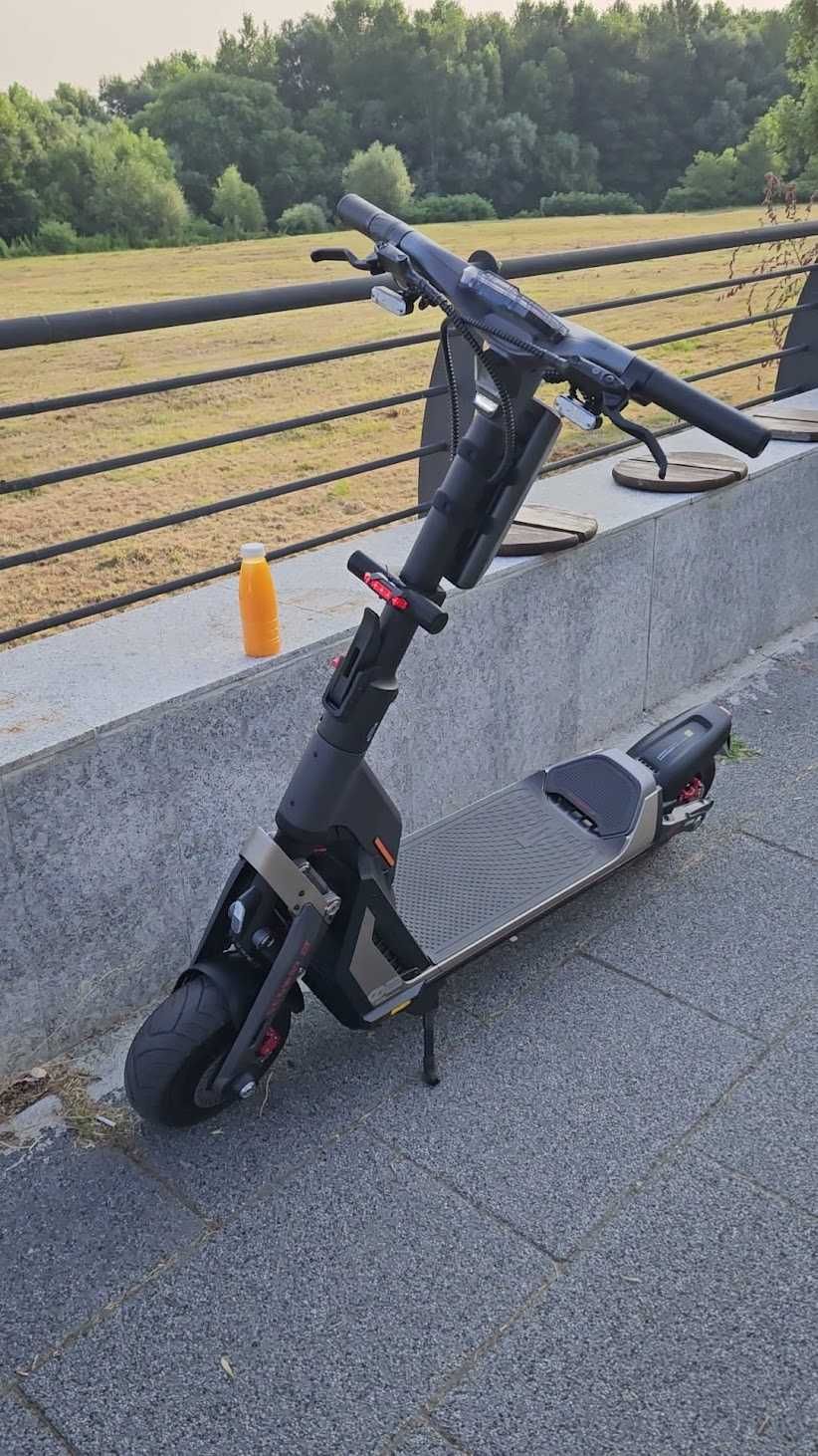 Електрическа тротинетка (Скутер) Segway Ninebot GT2 P