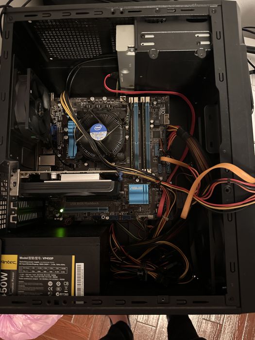 Vand unitate i5 3350P 8gb 240 SSD GT640