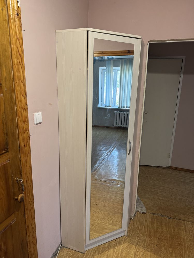 Продаю Угловой шкаф