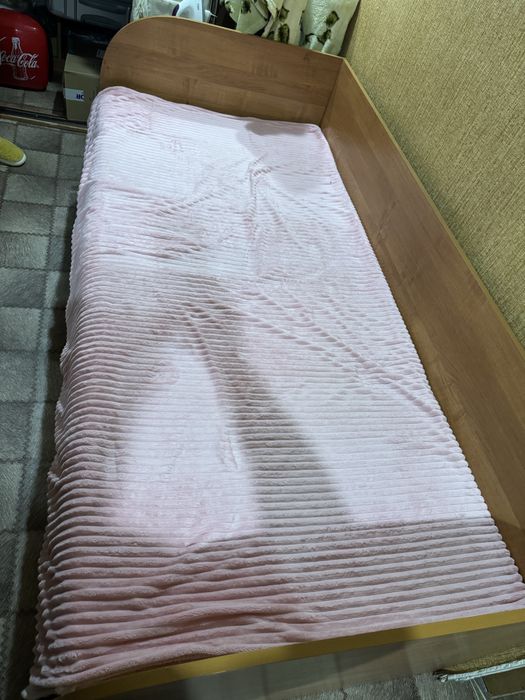 Продам б/у кровать,полуторка,в отл. сост, с ортопедическим матрасом!