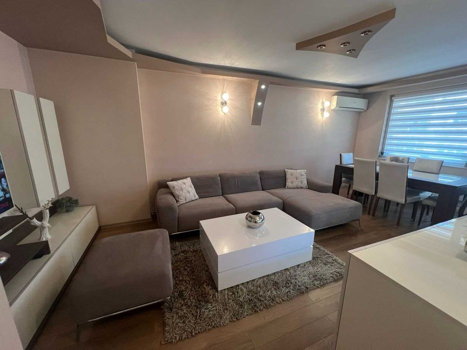 Продава се Тристаен апартамент в Асеновград - 114 кв.м за 1658 €/кв.м - Снимка #9