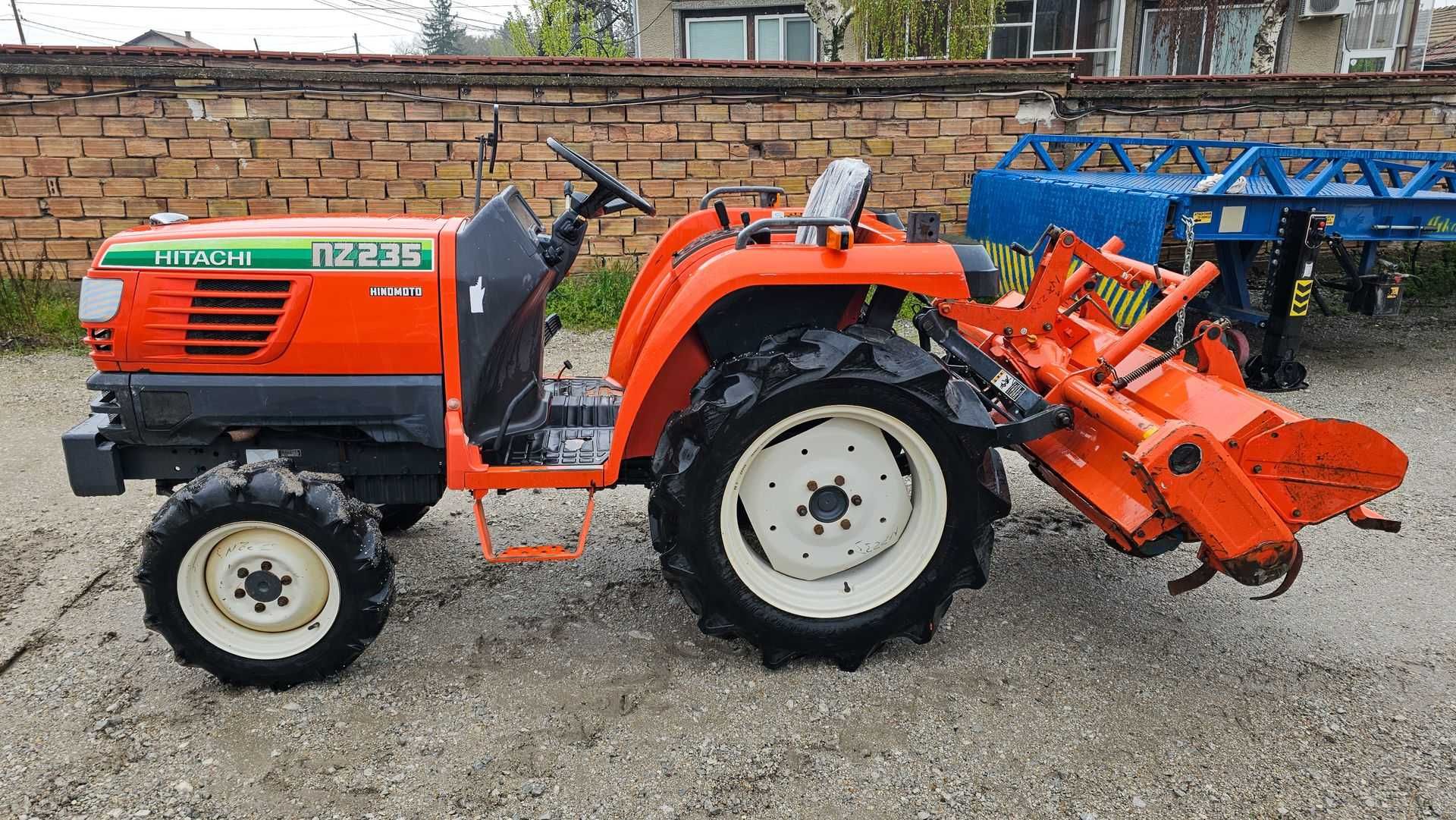 Японски трактор Hitachi NZ235 с фреза, 4x4, 23 кс., АграБГ Джолев