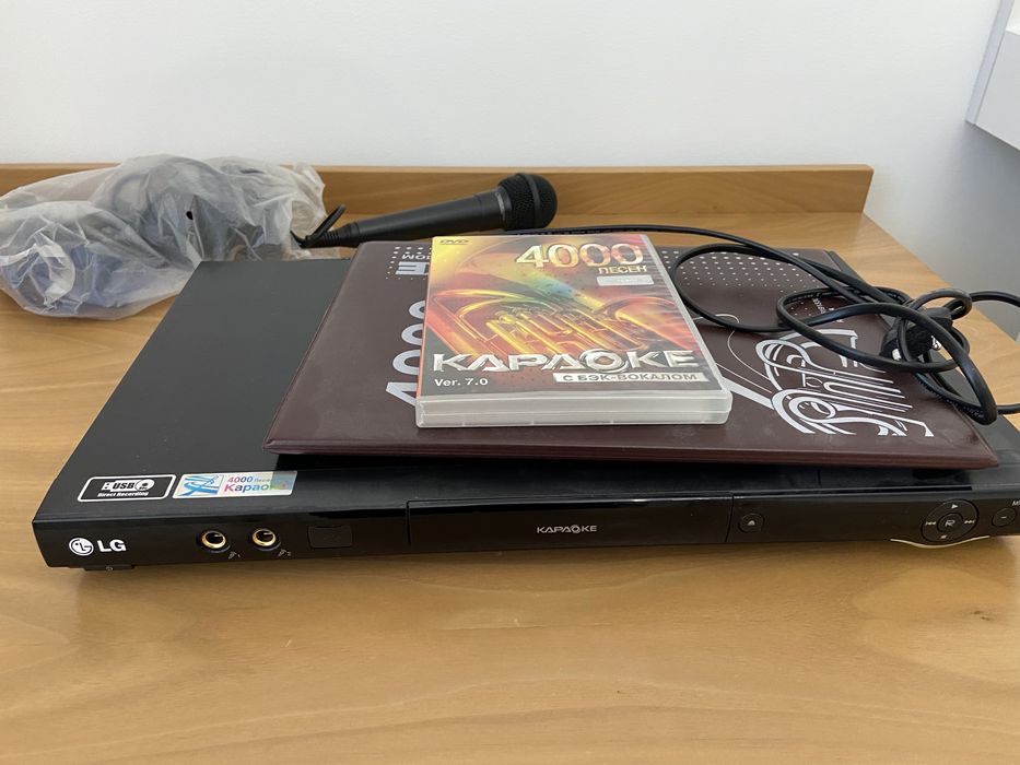 LG караоке, в отличном состоянии 4,000 песен на любой вкус