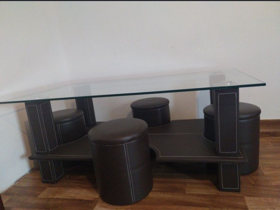 Masă de cafea cu desing rafinat + 4 tamburei!