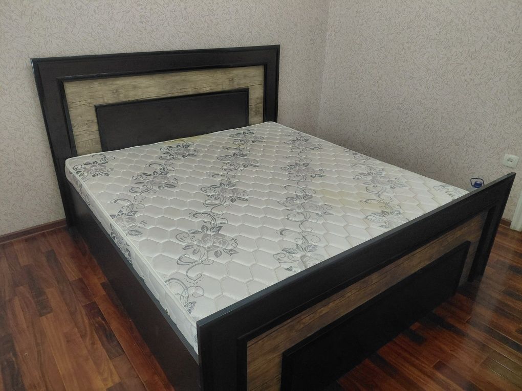 Продаётся двуспальная кровать