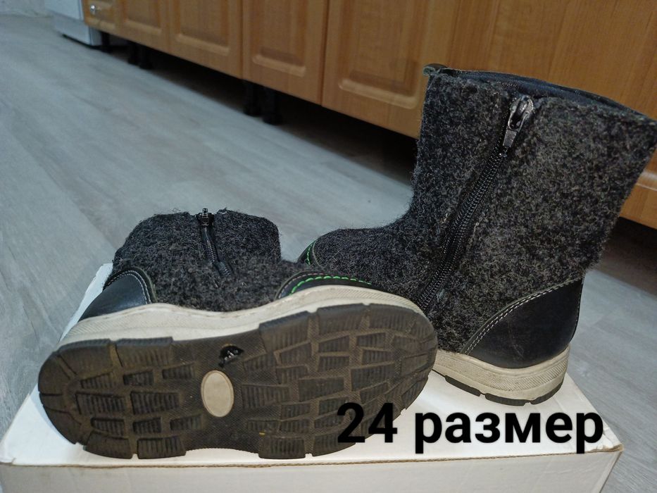 Продам детскую обувь