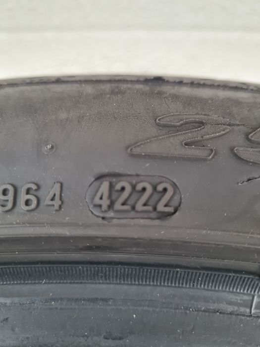 Летни гуми 2 броя PIRELLI Pzerp 255 40 R19 дот 4222