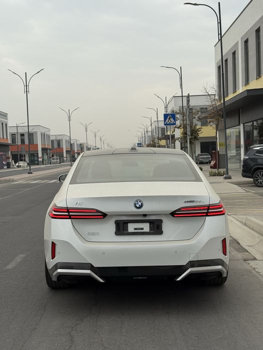 BMW i5 35L (eDrive 35L) bez prabeg chegirma narxlarda