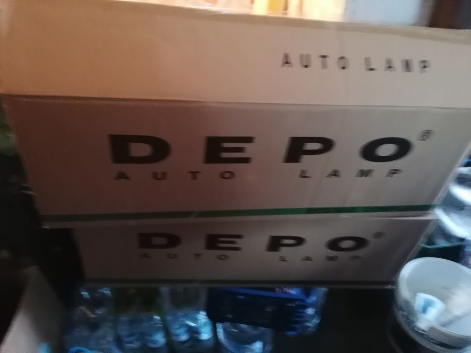 Фарове Пежо 407. Десният е без забележки 130 лв. Левия за пастиране.