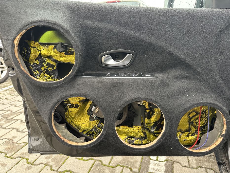 Fete de usi custom Renault Megane3 Caraudio