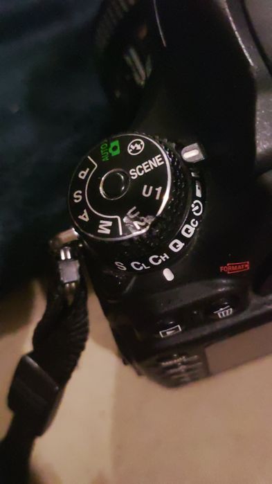 Vând camera Nikon d610