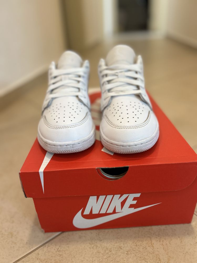 Air Jordan 1 Low Triple White( women)