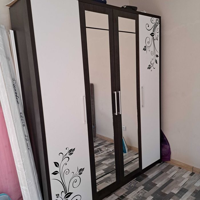 Продам Шкаф четыре двери