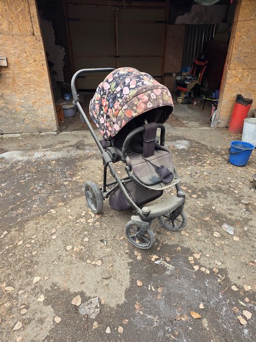 Продам польскую коляску Аdamex