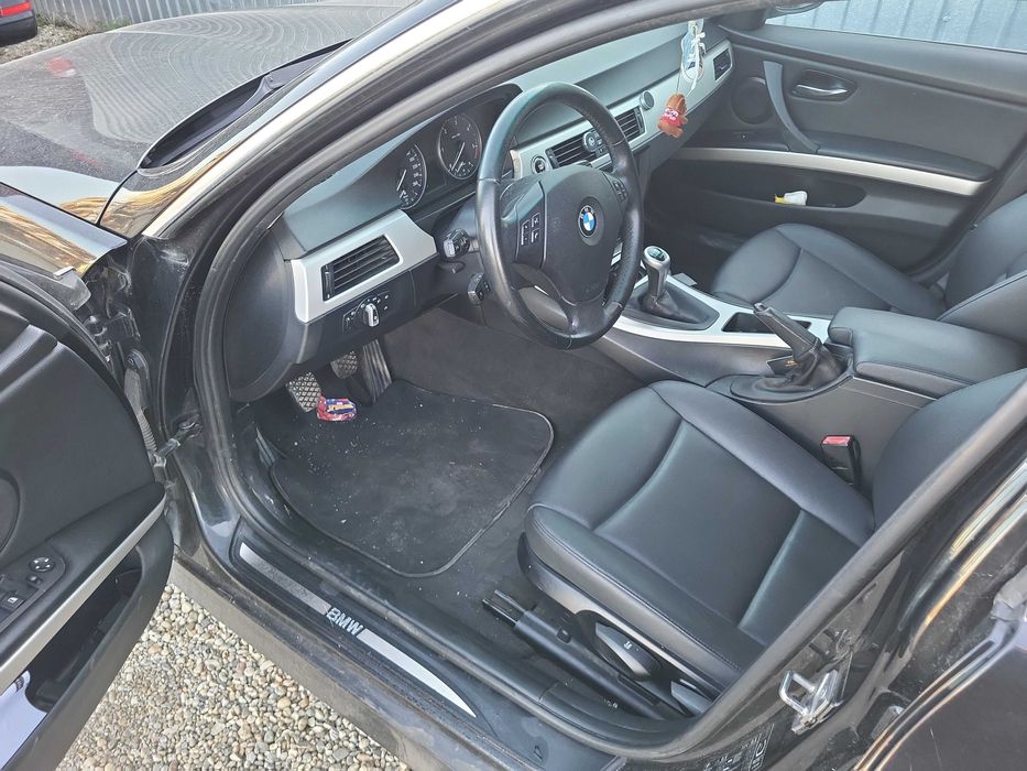 Vand BMW seria 3 e91,318d an 2010 motor defect/avariat,cauciucuri noi