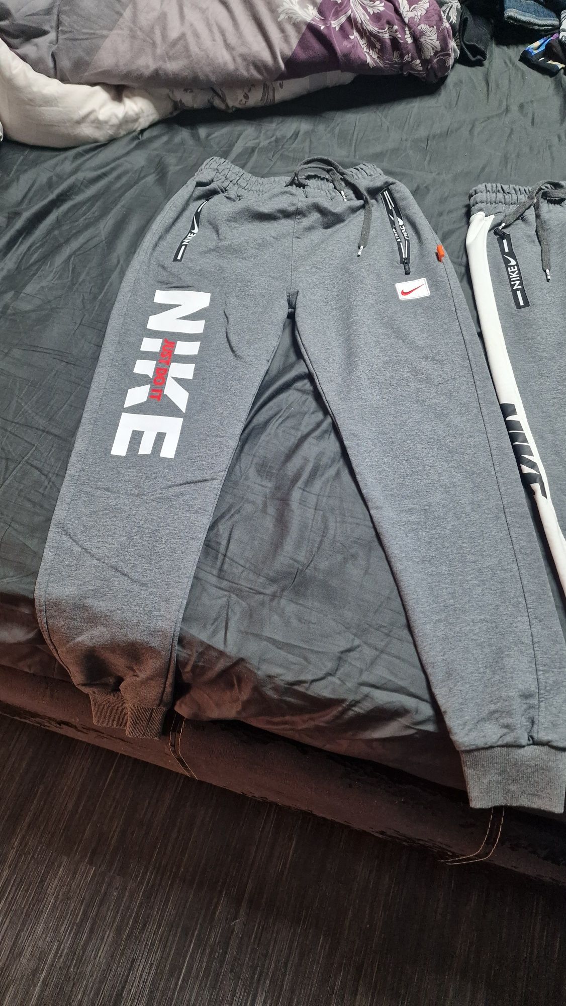 Спортни панталони Nike