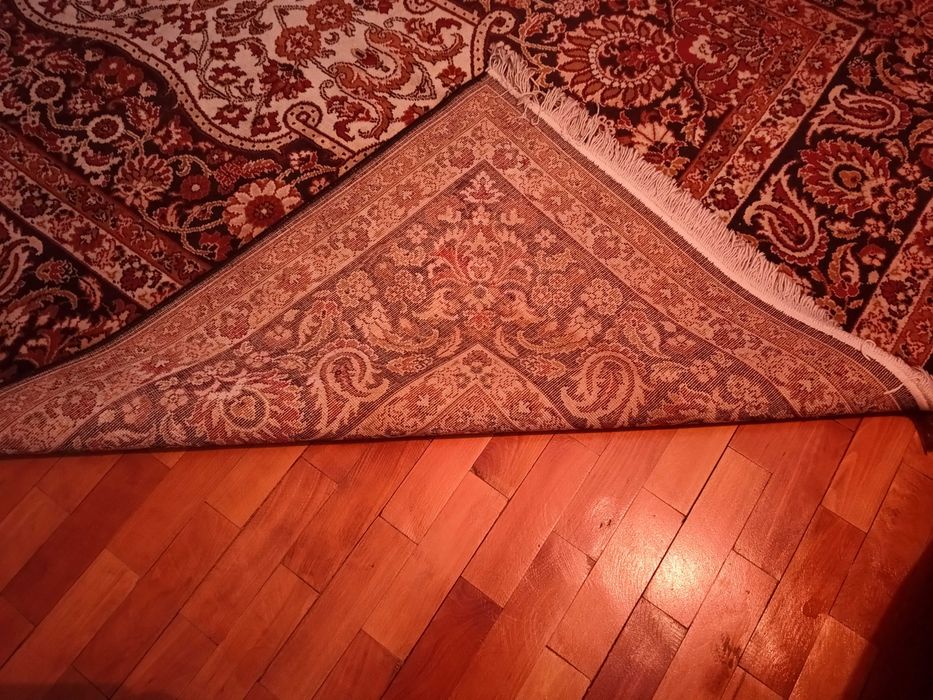 covor persan lucrat manual