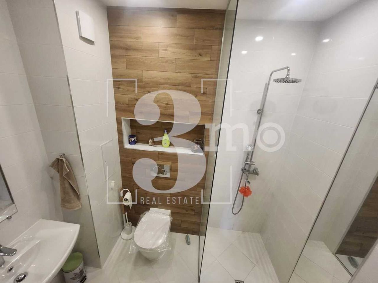 Дава се под наем Тристаен апартамент в София, Дружба 2 - 109 кв.м за 950 € - Снимка #8