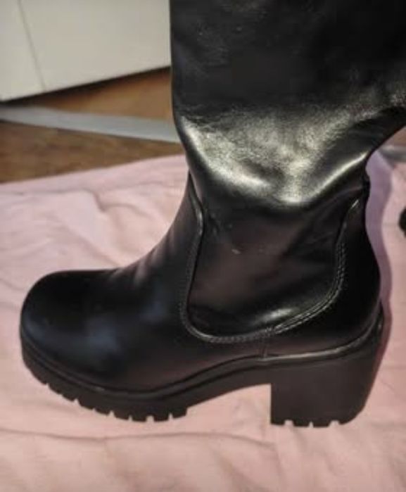 Дамски ботуши с дебела платформа