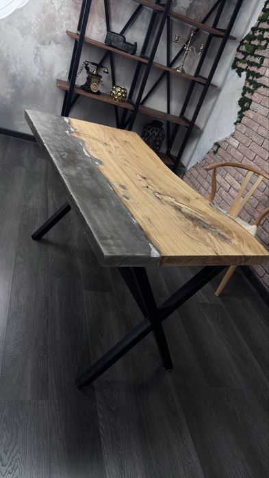 Стол ручной работы — дерево + цемент, металлические ножки