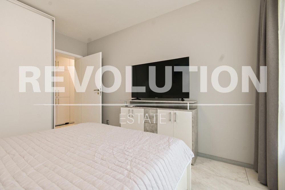 Двустаен апартамент в ж.к. Люлин 10.