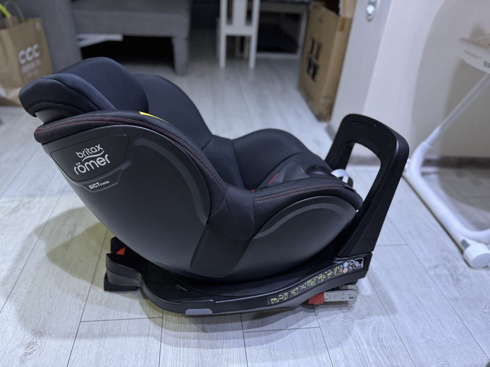 Britax Romer Dualfix i-Size M стол за кола