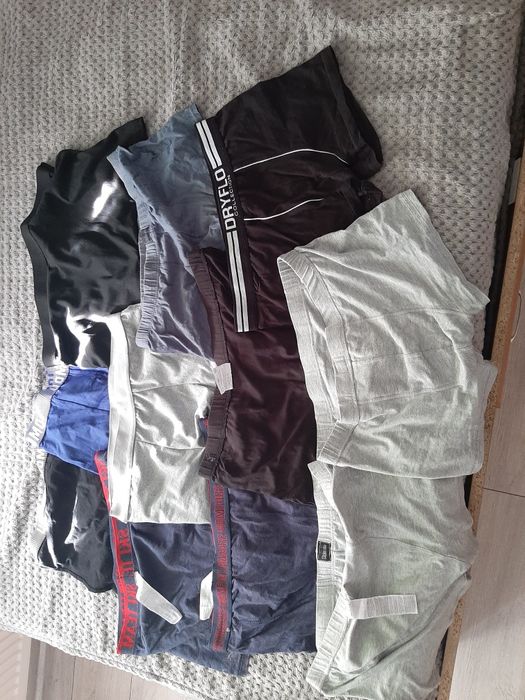 Vând haine bune și puțin folosite