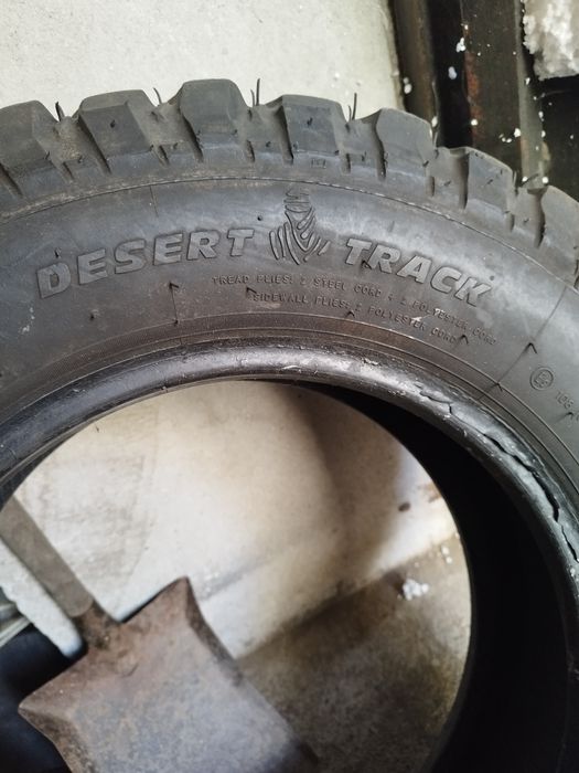 Продавам 2 броя много добри гуми за кал DAKAR