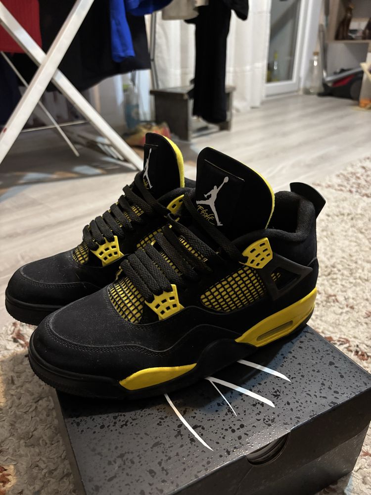 Vand jordan 4 thunder marimea 43
