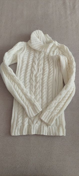 Пуловери ръчно изплетени