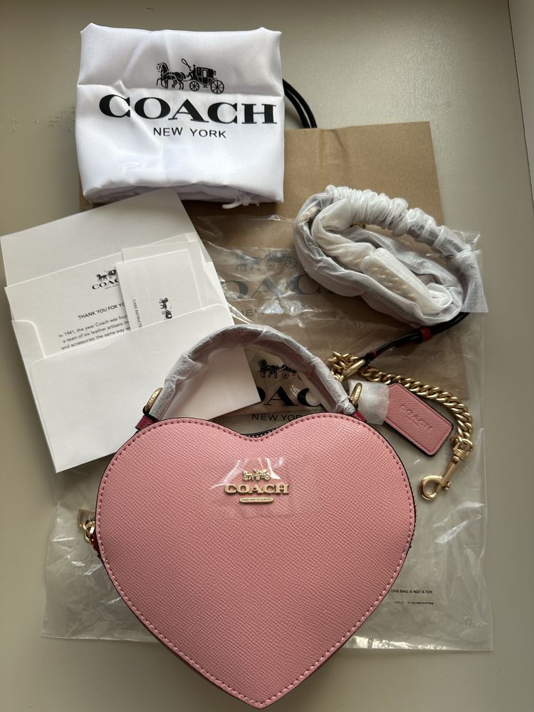 Дамска чанта Coach Heart Bag