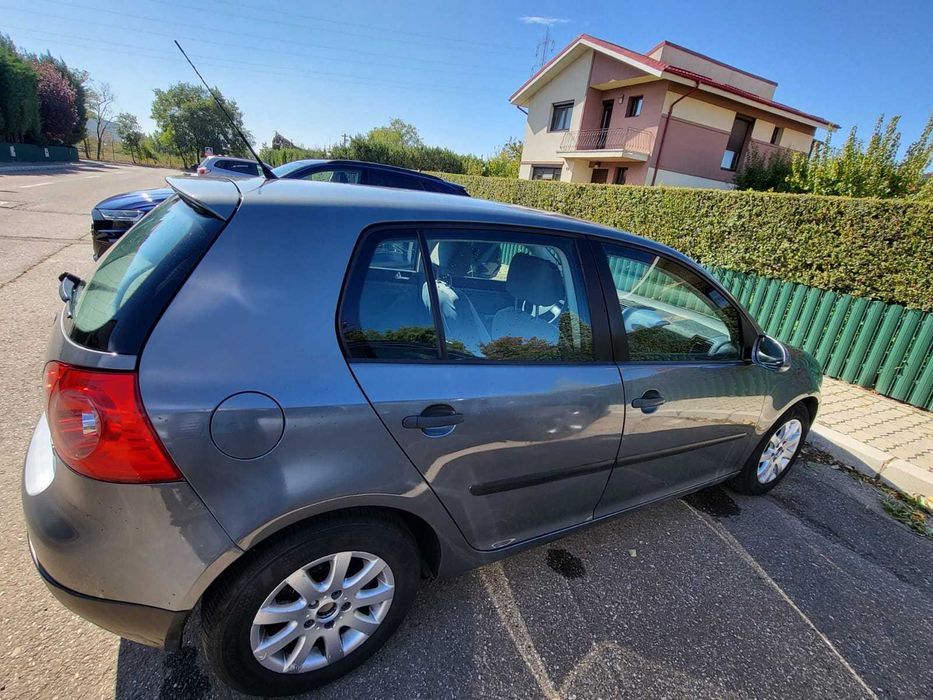 Vând autoturism  VW GOLF 5