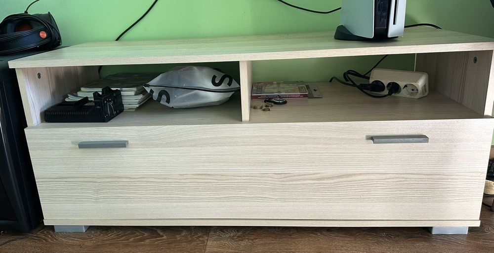 Телевизионен шкаф