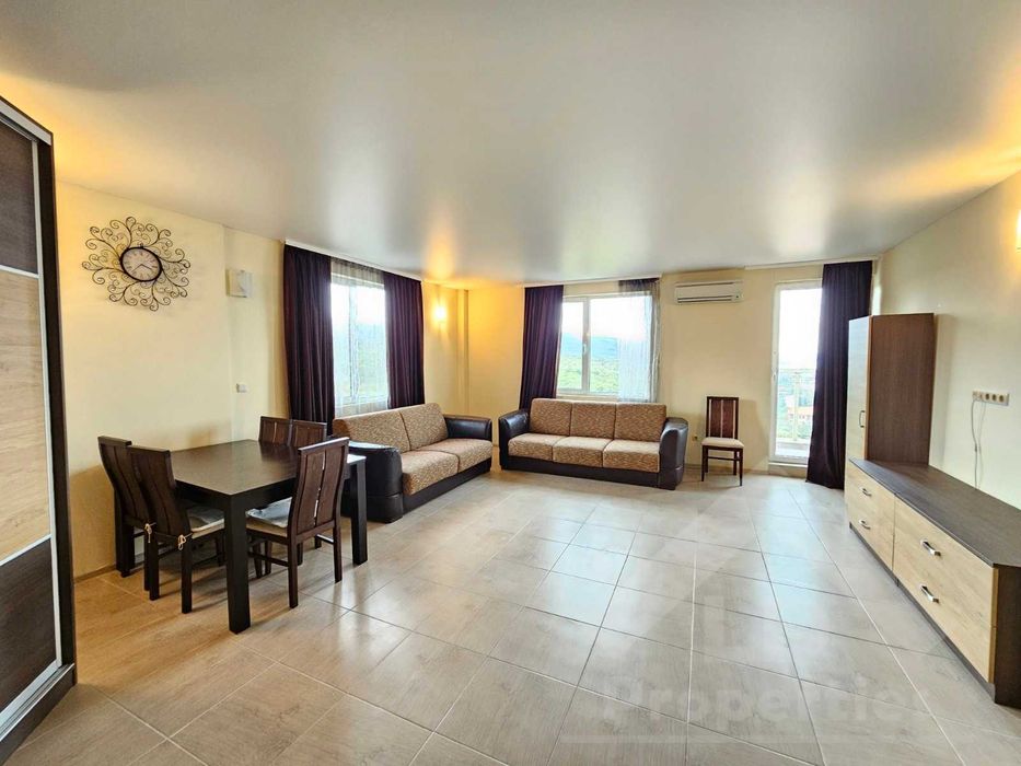 Просторен двустаен апартамент с изглед към морето, к.к."Чайка"