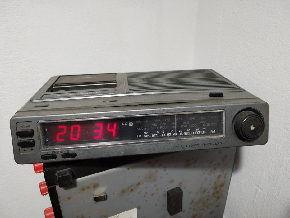Radio cu ceas digital Philips scala manuala