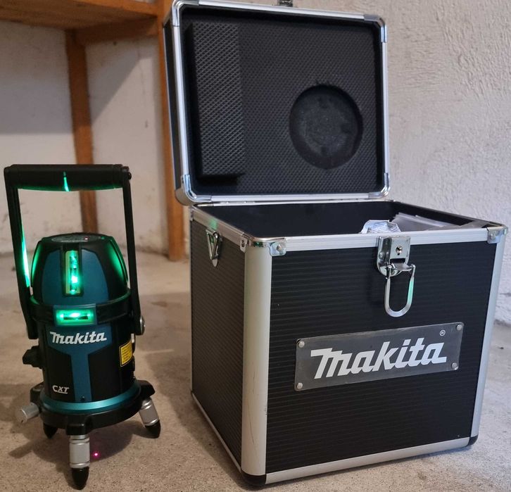 Нивелир лазерен комбиниран Makita с 4 линии 20 м, 0.1 мм/м, SK312GDZ