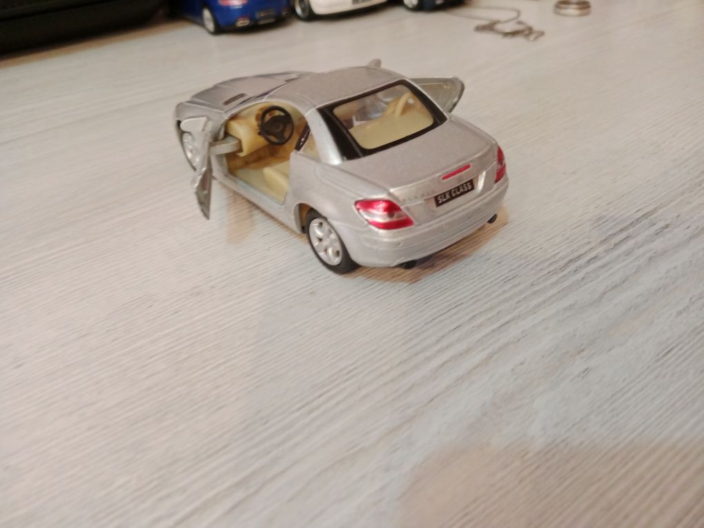 Продам детские железные машинки