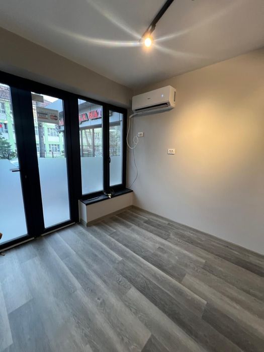 Spațiu comercial de închiriat – 29 mp + terasă 26 mp – Dorohoi