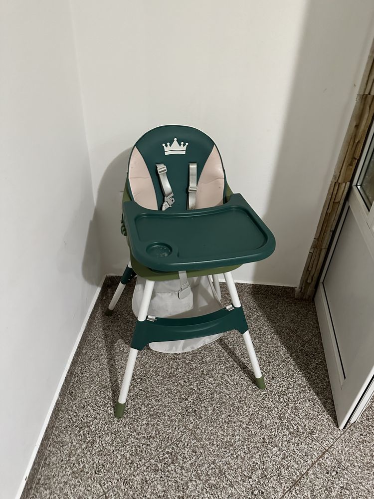 Vând scaun masa bebe este nou nefolosit