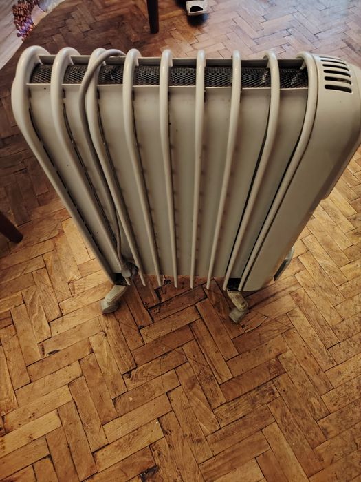 Маслен радиатор Delonghi