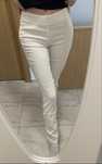 Pantaloni albi mulati