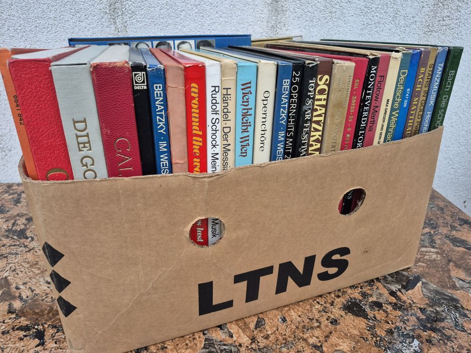 Vând Lot Discuri Vinil 100LP,muzica Clasică mixta 

- Clasică 

- In