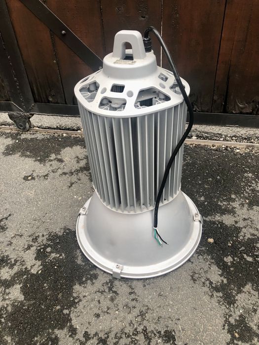 Proiector LED garaj hala industriala sau alte spatii