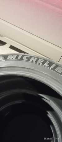 Продам летние шины Michelin 255/45R20 цена за комплект 100000 тенге.