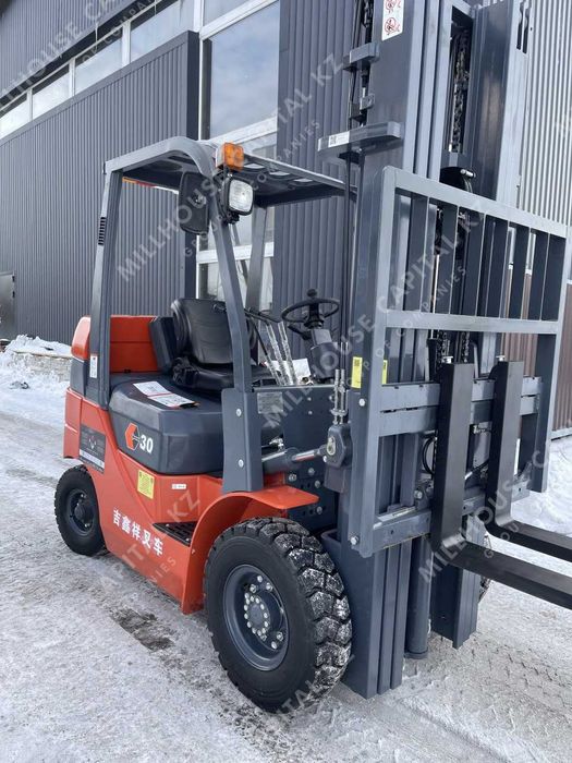 Узкопроходный вилочный погрузчик Goodsense FD30  2023 г.