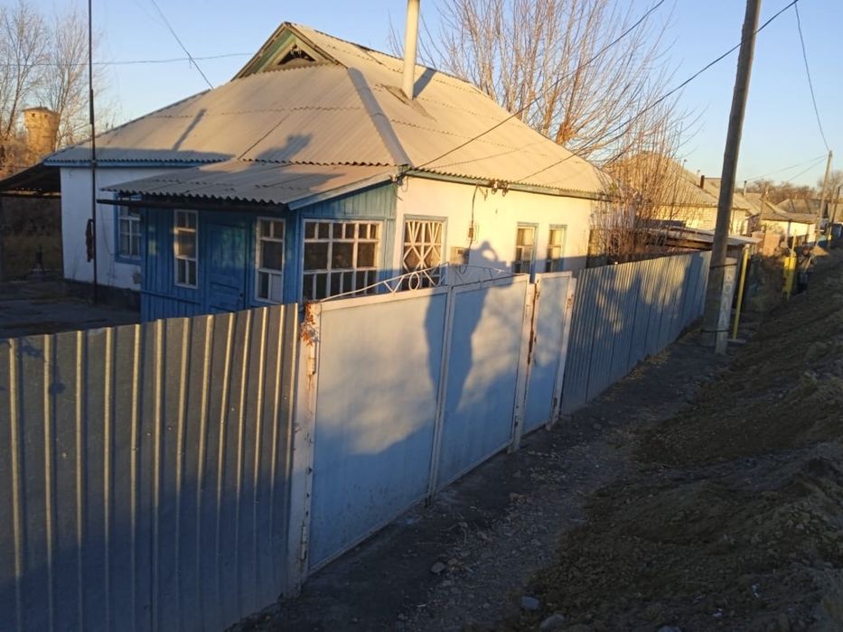 Уштобе продается4 комнатный  дом 2 каридору квартиру Отопление паравой