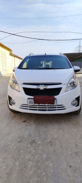 Шевроле Спарк белый состояние не плахой