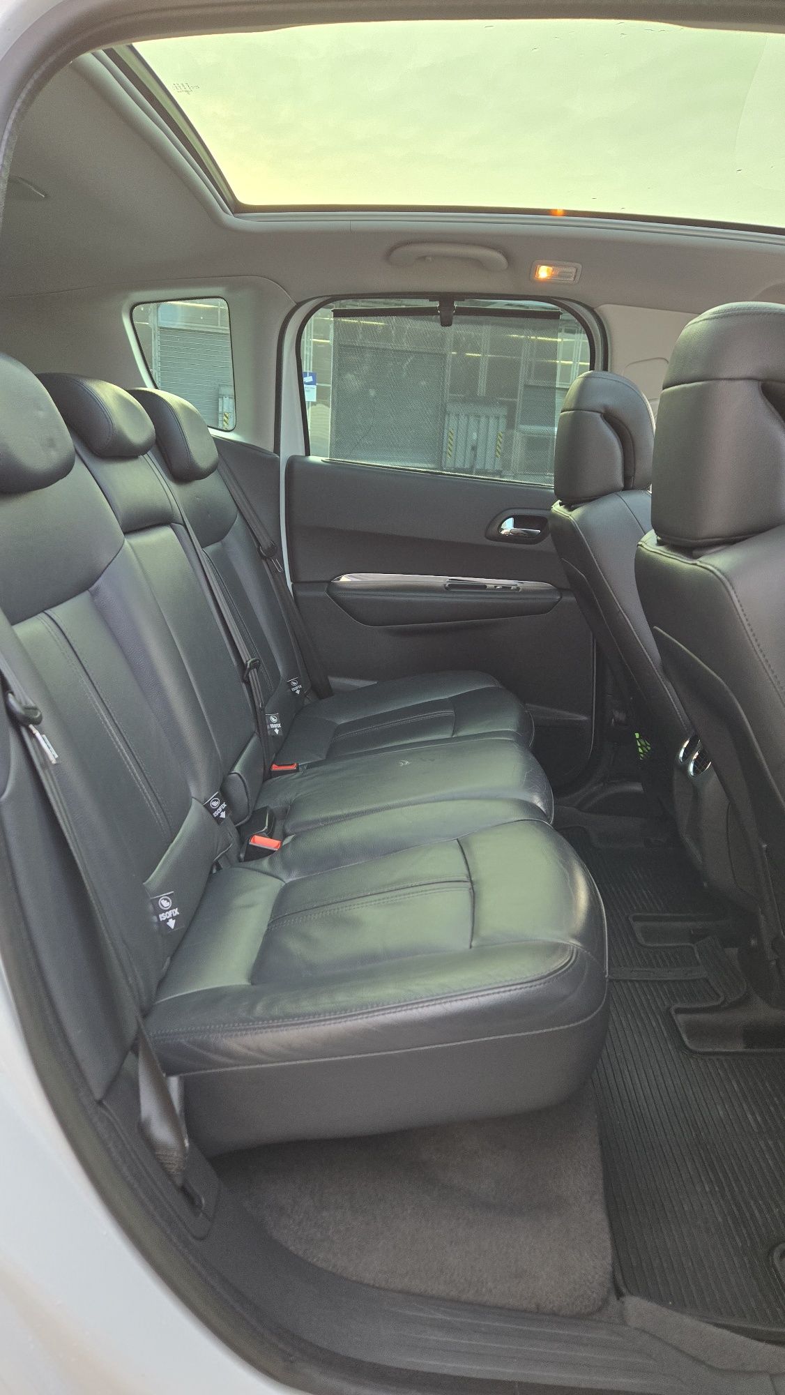 Peugeot 3008 2.0HDI + Hybrid 4x4 200cp