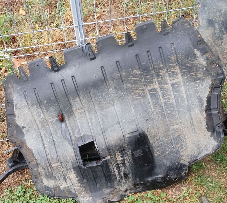 scut macara carcasa baterie far volan radiator boxe aeroterma golf 5 p